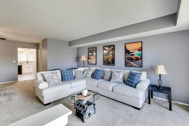 111 W Brandon Court E24, Palatine, IL 60067