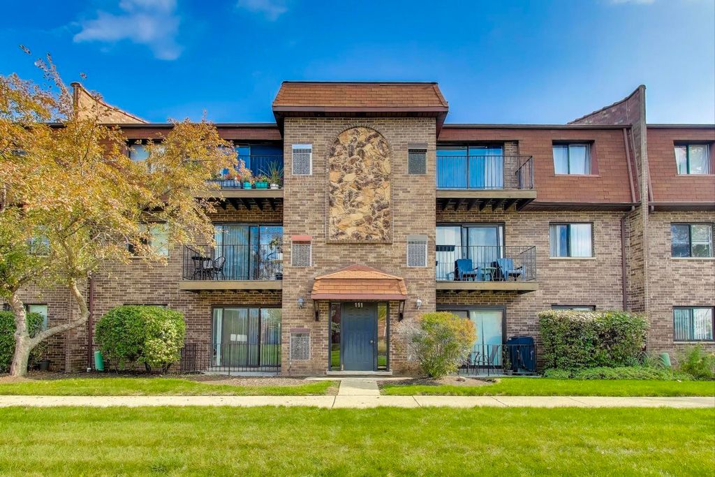111 W Brandon Court E24, Palatine, IL 60067