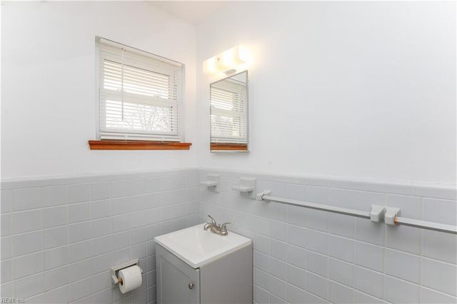 2 Polaris St # A, Hampton, VA 23669