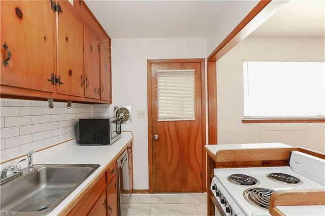 2 Polaris St # A, Hampton, VA 23669