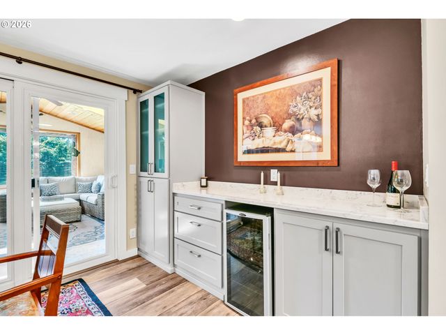 1320 INGLEWOOD Ave, Eugene, OR 97401