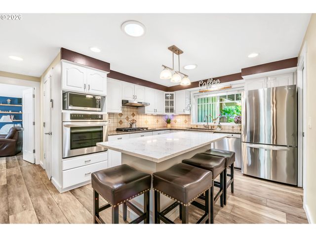 1320 INGLEWOOD Ave, Eugene, OR 97401