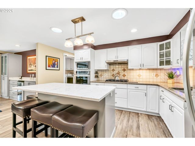1320 INGLEWOOD Ave, Eugene, OR 97401