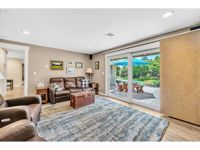 1320 INGLEWOOD Ave, Eugene, OR 97401