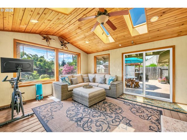 1320 INGLEWOOD Ave, Eugene, OR 97401