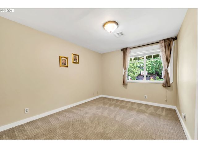 1320 INGLEWOOD Ave, Eugene, OR 97401