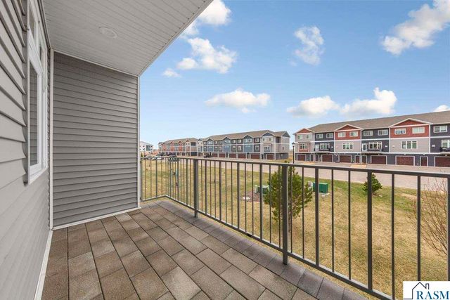 2155 Rolling Green Lane, North Mankato, MN 56003