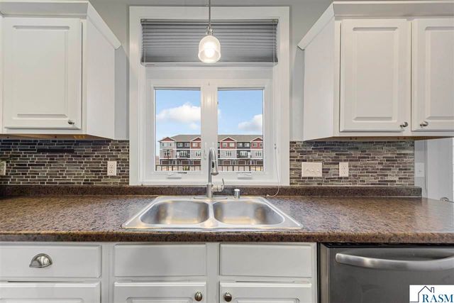 2155 Rolling Green Lane, North Mankato, MN 56003