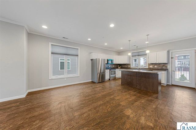 2155 Rolling Green Lane, North Mankato, MN 56003