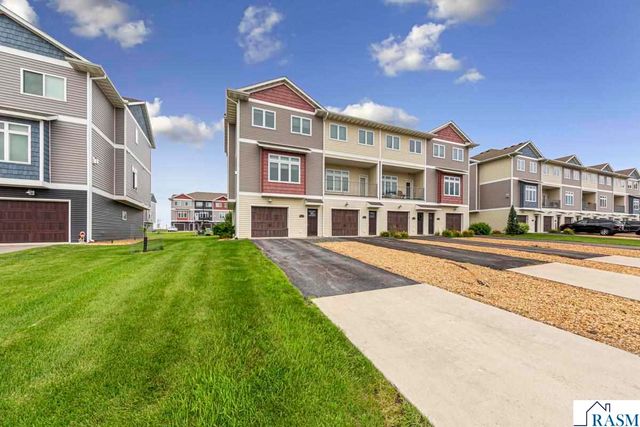 2155 Rolling Green Lane, North Mankato, MN 56003