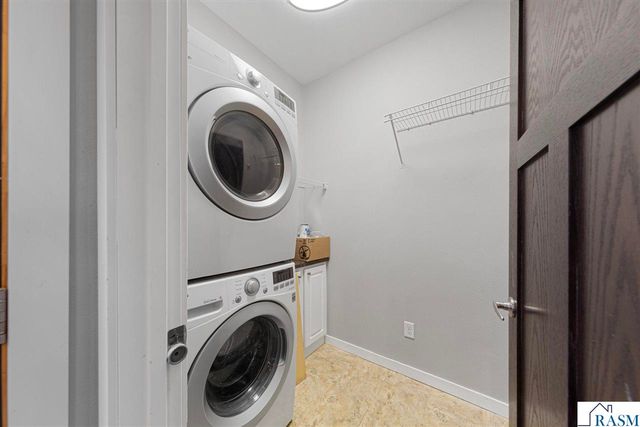 2155 Rolling Green Lane, North Mankato, MN 56003