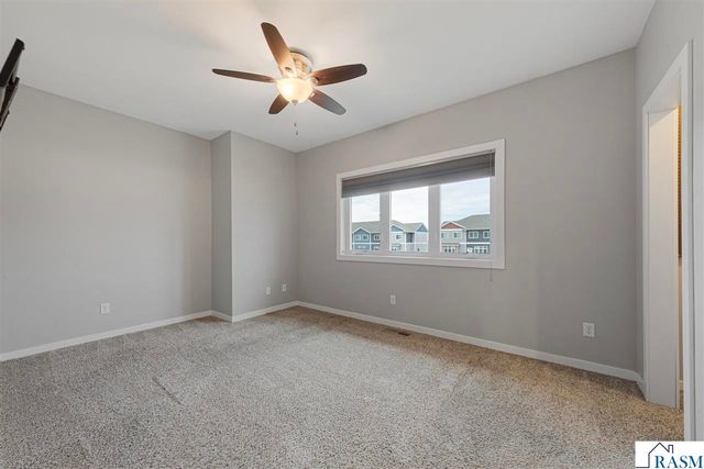 2155 Rolling Green Lane, North Mankato, MN 56003