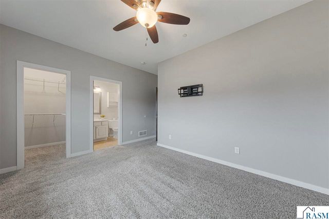 2155 Rolling Green Lane, North Mankato, MN 56003