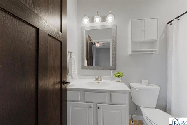 2155 Rolling Green Lane, North Mankato, MN 56003