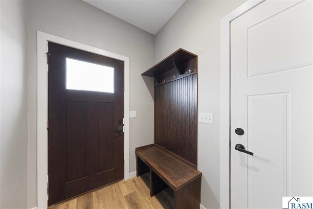 2155 Rolling Green Lane, North Mankato, MN 56003