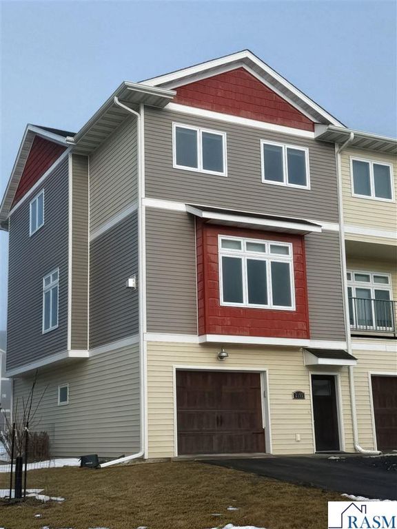 2155 Rolling Green Lane, North Mankato, MN 56003