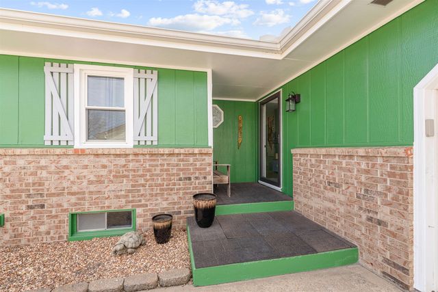 400 Laura St, Salina, KS 67401