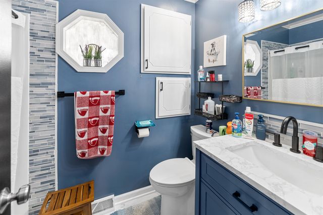 400 Laura St, Salina, KS 67401