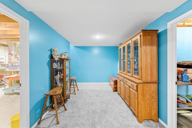 400 Laura St, Salina, KS 67401