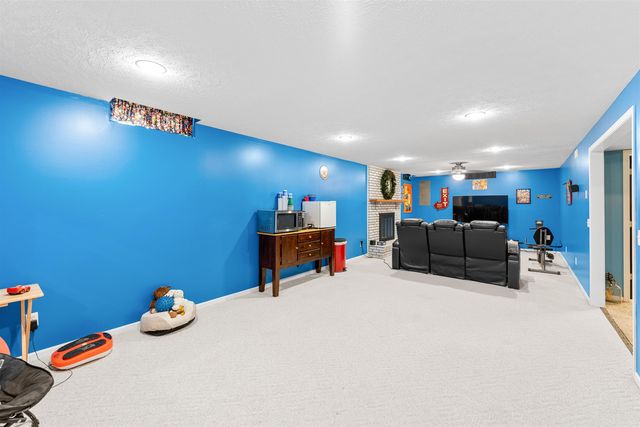 400 Laura St, Salina, KS 67401