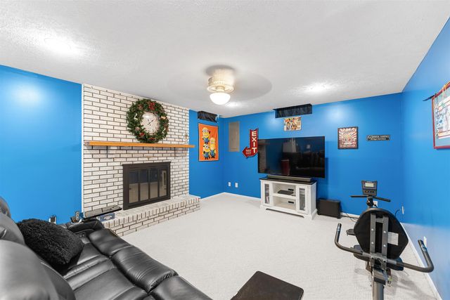 400 Laura St, Salina, KS 67401