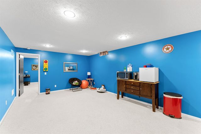 400 Laura St, Salina, KS 67401