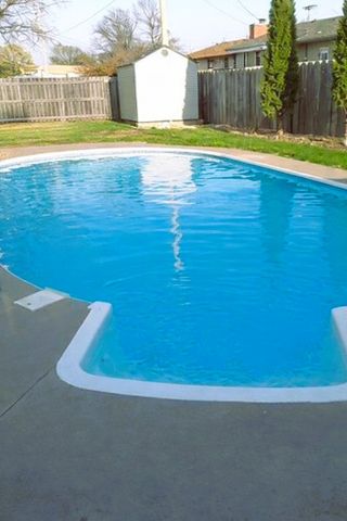 400 Laura St, Salina, KS 67401