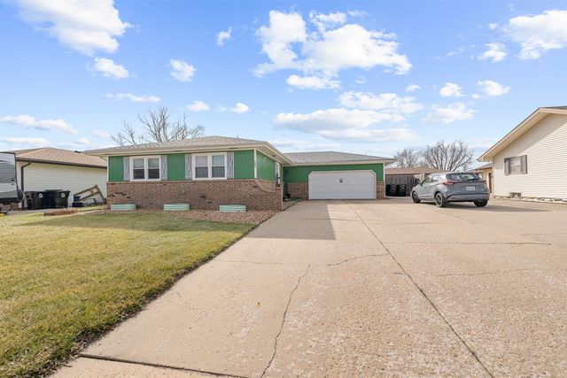 400 Laura St, Salina, KS 67401