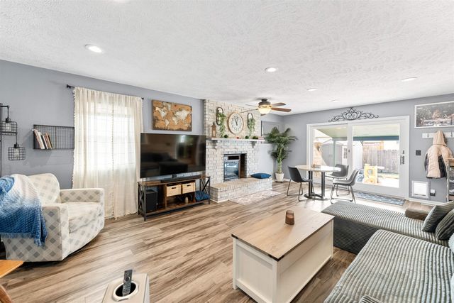 400 Laura St, Salina, KS 67401