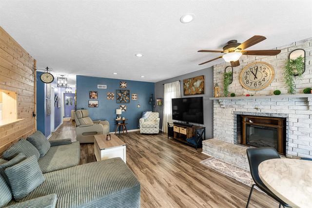 400 Laura St, Salina, KS 67401