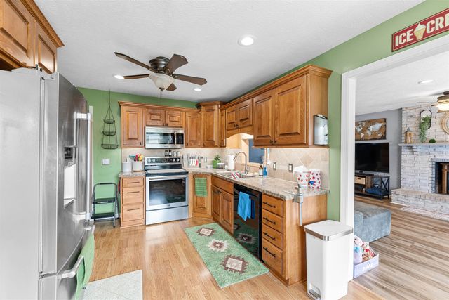 400 Laura St, Salina, KS 67401