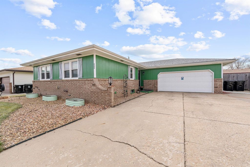 400 Laura St, Salina, KS 67401