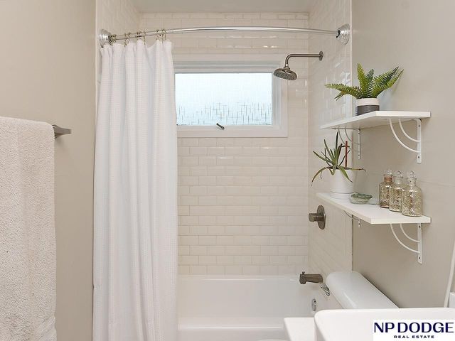 11114 Westover Road, Omaha, NE 68114