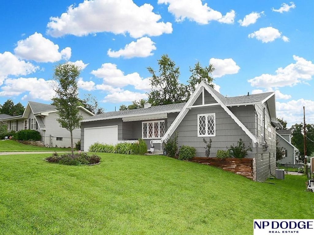 11114 Westover Road, Omaha, NE 68114