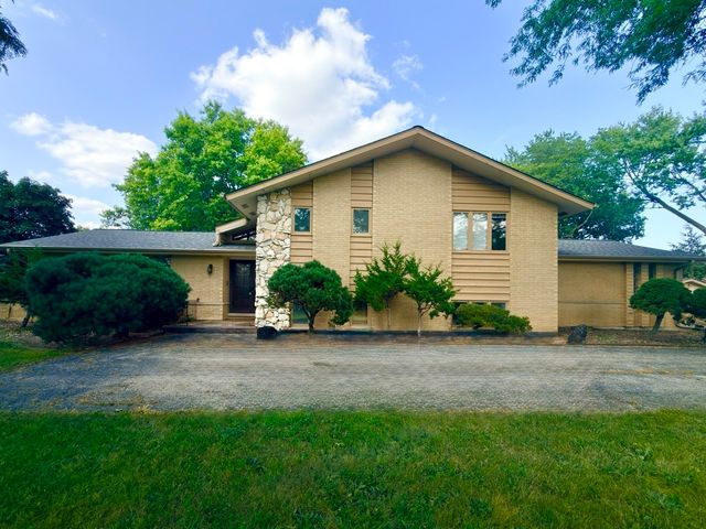 7826 Dunham Road, Downers Grove, IL 60516