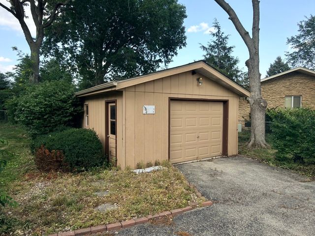 7826 Dunham Road, Downers Grove, IL 60516