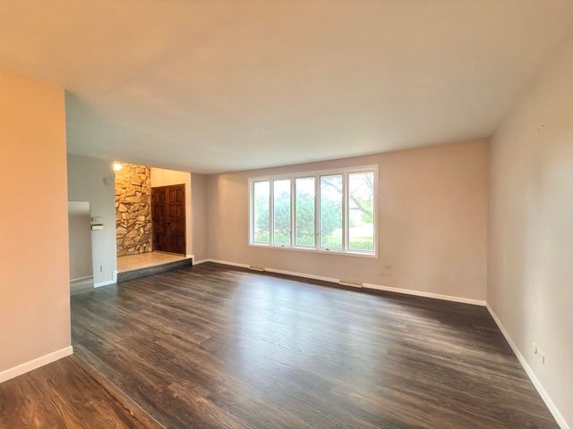 7826 Dunham Road, Downers Grove, IL 60516