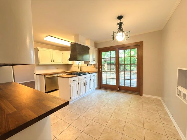 7826 Dunham Road, Downers Grove, IL 60516
