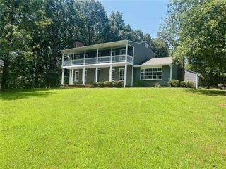 2566 Bridgewater Circle, Gainesville, GA 30506