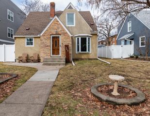 745 Mount Curve Boulevard, Saint Paul, MN 55116