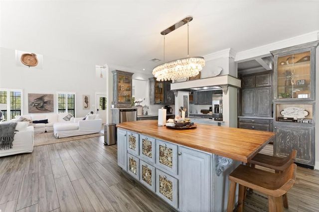 4225 W Tank Farm Road, Lake Charles, LA 70605