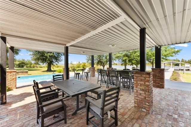 4225 W Tank Farm Road, Lake Charles, LA 70605