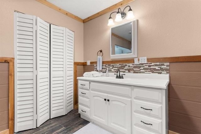 4225 W Tank Farm Road, Lake Charles, LA 70605