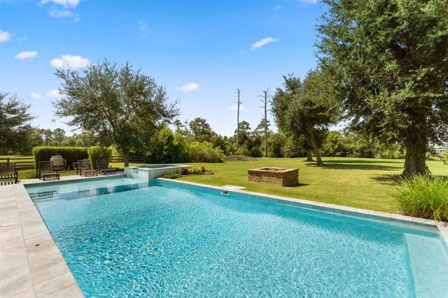 4225 W Tank Farm Road, Lake Charles, LA 70605