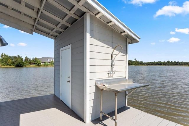 4225 W Tank Farm Road, Lake Charles, LA 70605