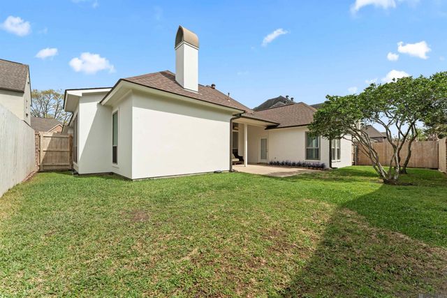 228 E Greens Dr, Saint George, LA 70810