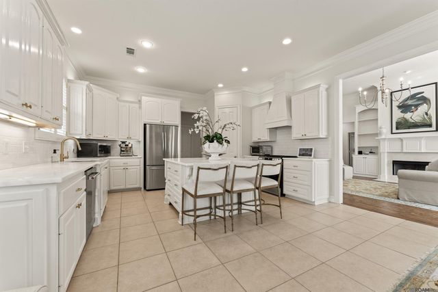 228 E Greens Dr, Saint George, LA 70810