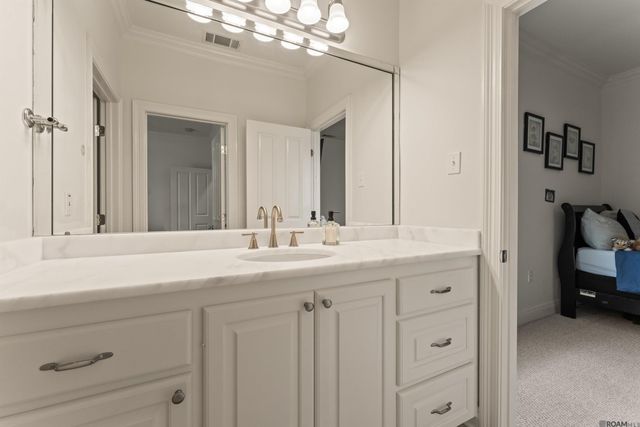228 E Greens Dr, Saint George, LA 70810