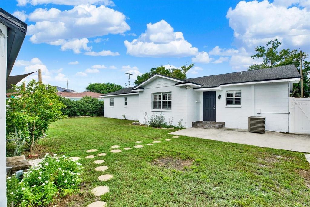Image 23 of property listing at 3009 W HEITER STREET, Tampa, FL 33607