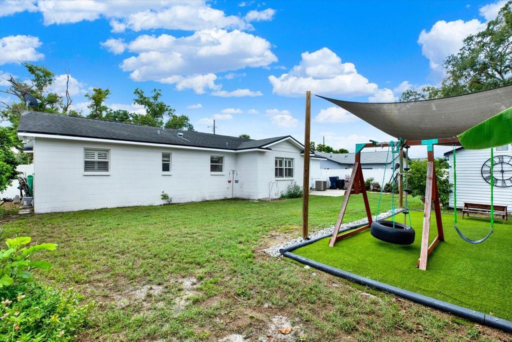 Image 24 of property listing at 3009 W HEITER STREET, Tampa, FL 33607